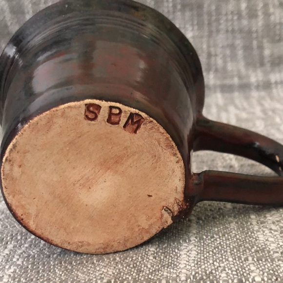 Cape may winery Art pottery mug. Marked SBM. - Picture 3 of 3